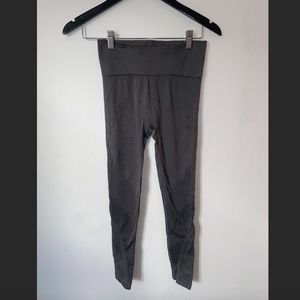 Zyia Black Momentum Brilliant Hi-Rise 7/8 Textured Ribbed Panel Leggings -SIZE S